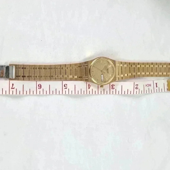 Bulova Quartz Watch with new battery - Picture 8 of 8